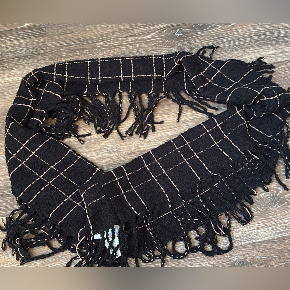 Maurice’s infinity warm scarf black carmel - Picture 5 of 8